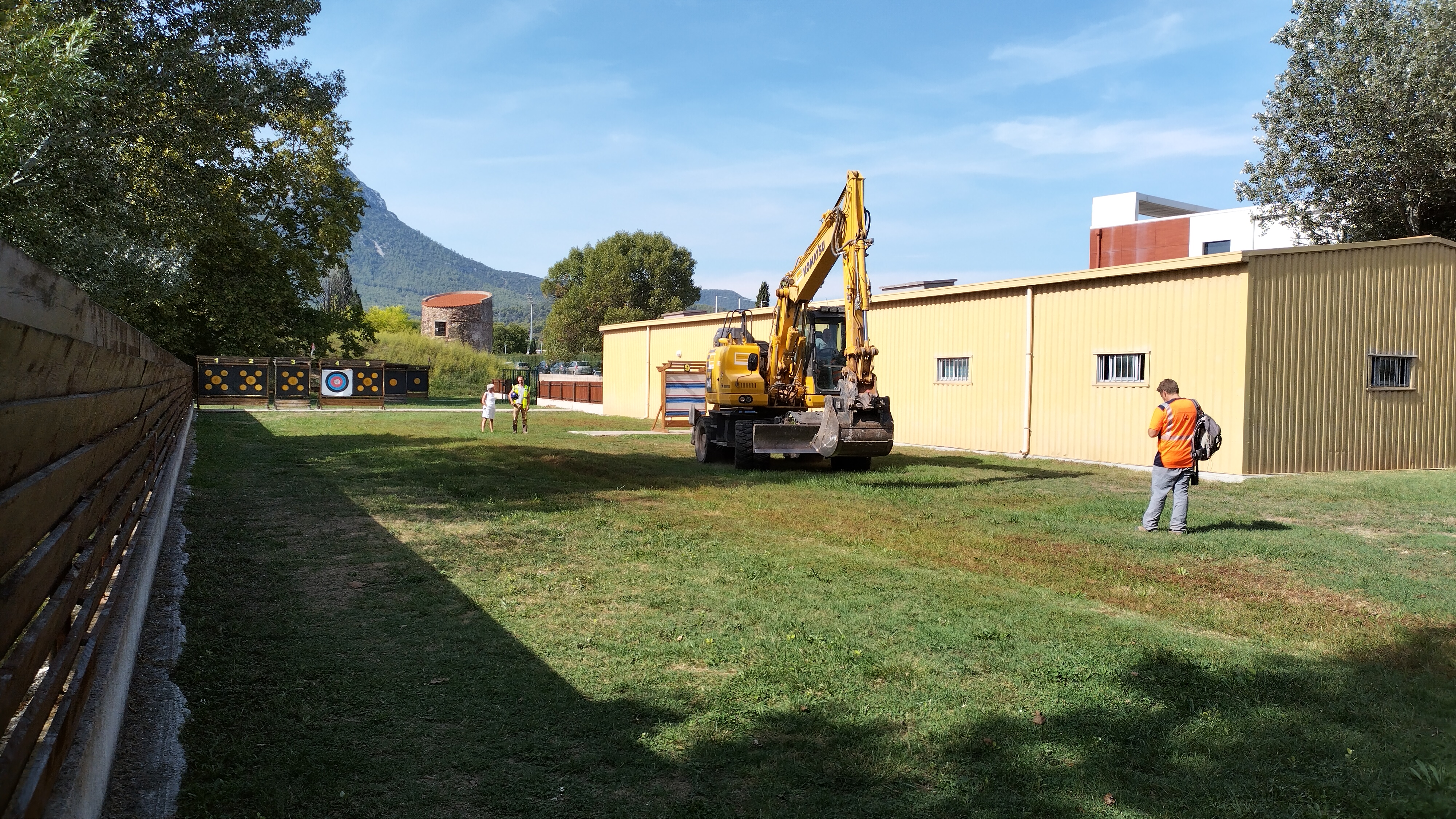 Travaux de création d'un bassin d'écrétage.